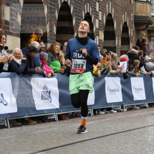 05.10.2025 - 20. swb-Marathon Bremen Strokosch-Dieckow http://msf.ph/oto/9263726 05.10.2025 12:58:34 Ziel 1058, 1258, 3705, 7405 meine-sportfotos.de