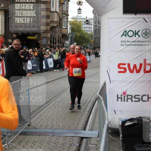 05.10.2025 - 20. swb-Marathon Bremen Yannick Fuchs http://msf.ph/oto/9263731 05.10.2025 11:26:27 Ziel 9352, 10373, 11326 meine-sportfotos.de