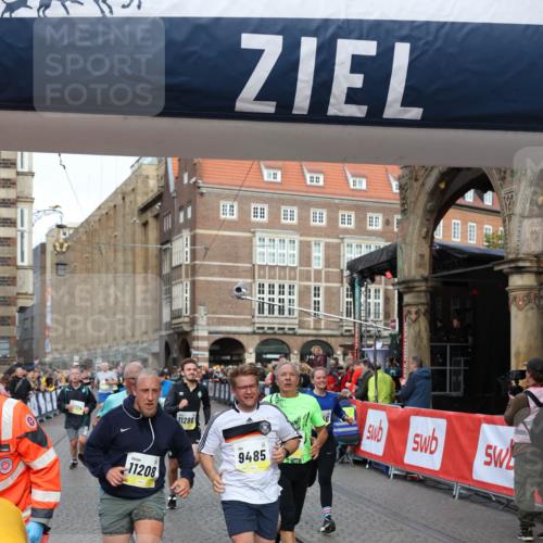05.10.2025 - 20. swb-Marathon Bremen Yannick Fuchs http://msf.ph/oto/9263740 05.10.2025 10:50:13 Ziel 9485, 9676, 9693, 9787, 9803, 10246, 10543, 10868, 11104, 11208, 11288, 11295, 11621 meine-sportfotos.de