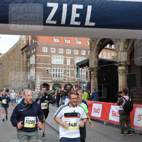 05.10.2025 - 20. swb-Marathon Bremen Yannick Fuchs http://msf.ph/oto/9263766 05.10.2025 10:50:13 Ziel 9485, 9676, 9693, 9787, 9803, 10246, 10543, 10868, 11104, 11208, 11288, 11295, 11621 meine-sportfotos.de