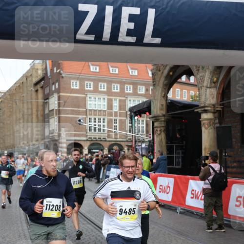 05.10.2025 - 20. swb-Marathon Bremen Yannick Fuchs http://msf.ph/oto/9263773 05.10.2025 10:50:13 Ziel 9485, 9676, 9693, 9787, 9803, 10246, 10543, 10868, 11104, 11208, 11288, 11295, 11621 meine-sportfotos.de