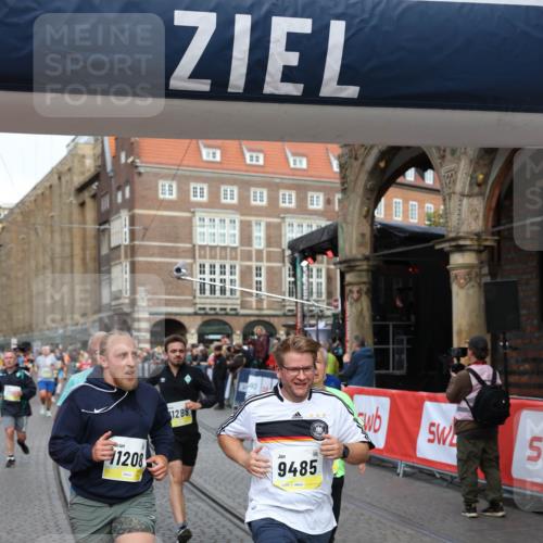 05.10.2025 - 20. swb-Marathon Bremen Yannick Fuchs http://msf.ph/oto/9263781 05.10.2025 10:50:13 Ziel 9485, 9676, 9693, 9787, 9803, 10246, 10543, 10868, 11104, 11208, 11288, 11295, 11621 meine-sportfotos.de