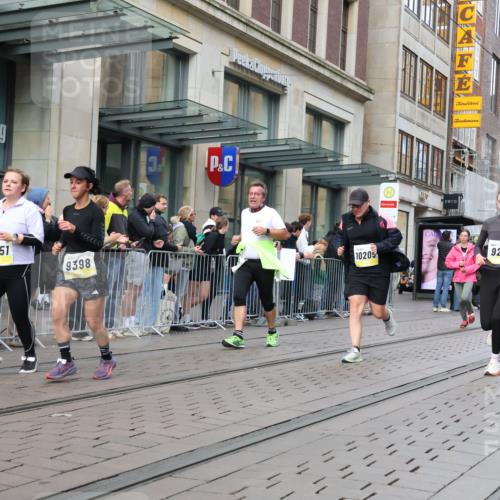 05.10.2025 - 20. swb-Marathon Bremen Strokosch-Dieckow http://msf.ph/oto/9263814 05.10.2025 11:03:41 Ziel 7123, 7788, 7789, 9241, 9275, 9379, 9398, 9571, 10098, 10106, 10205, 10265, 10271, 10551, 10853, 11001, 11039, 11077, 11102, 11183, 11272, 11609, 11611, 11685, 7123, 7788, 7789, 9241, 9275, 9379, 9398, 9571, 10098, 10106, 10205, 10265, 10271, 10551, 10853, 11001, 11039, 11077, 11102, 11183, 11272, 11609, 11611, 11685 meine-sportfotos.de