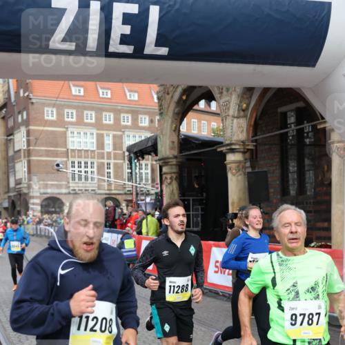 05.10.2025 - 20. swb-Marathon Bremen Yannick Fuchs http://msf.ph/oto/9263823 05.10.2025 10:50:14 Ziel 9485, 9645, 9676, 9787, 9803, 10246, 10868, 11104, 11208, 11288, 11295, 11621 meine-sportfotos.de