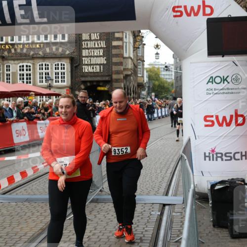 05.10.2025 - 20. swb-Marathon Bremen Yannick Fuchs http://msf.ph/oto/9263832 05.10.2025 11:26:31 Ziel 9352, 11326 meine-sportfotos.de