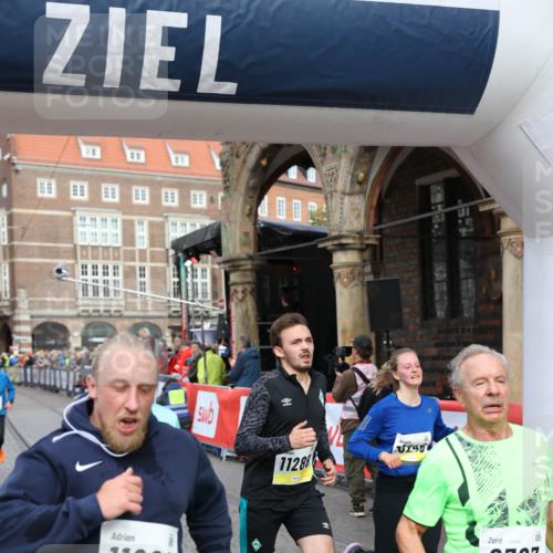 05.10.2025 - 20. swb-Marathon Bremen Yannick Fuchs http://msf.ph/oto/9263848 05.10.2025 10:50:14 Ziel 9485, 9645, 9676, 9787, 9803, 10246, 10868, 11104, 11208, 11288, 11295, 11621 meine-sportfotos.de