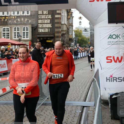 05.10.2025 - 20. swb-Marathon Bremen Yannick Fuchs http://msf.ph/oto/9263855 05.10.2025 11:26:31 Ziel 9352, 11326 meine-sportfotos.de