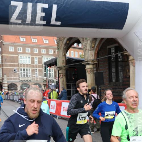 05.10.2025 - 20. swb-Marathon Bremen Yannick Fuchs http://msf.ph/oto/9263857 05.10.2025 10:50:14 Ziel 9485, 9645, 9676, 9787, 9803, 10246, 10868, 11104, 11208, 11288, 11295, 11621 meine-sportfotos.de