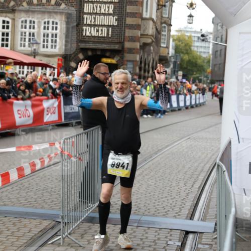 05.10.2025 - 20. swb-Marathon Bremen Yannick Fuchs http://msf.ph/oto/9263867 05.10.2025 11:26:39 Ziel 9941 meine-sportfotos.de