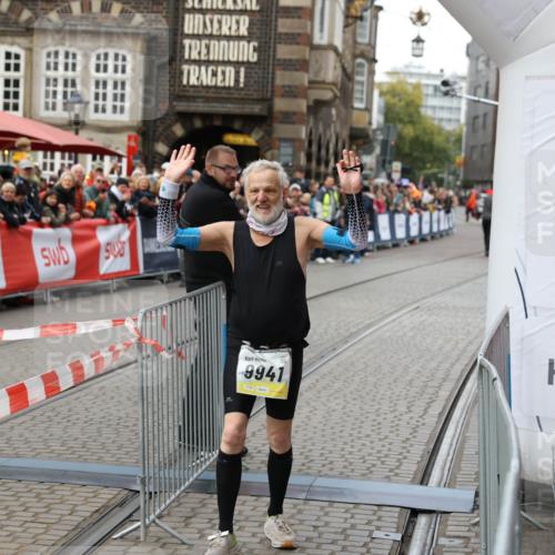 05.10.2025 - 20. swb-Marathon Bremen Yannick Fuchs http://msf.ph/oto/9263871 05.10.2025 11:26:39 Ziel 9941 meine-sportfotos.de