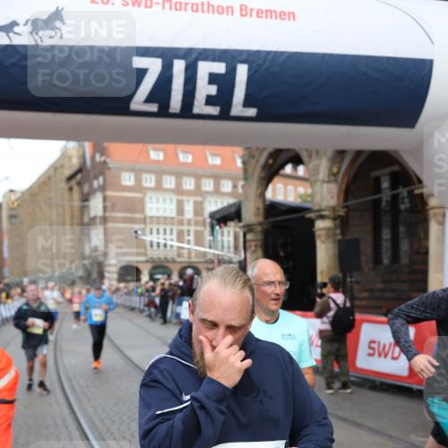 05.10.2025 - 20. swb-Marathon Bremen Yannick Fuchs http://msf.ph/oto/9263874 05.10.2025 10:50:14 Ziel 9485, 9645, 9676, 9787, 9803, 10246, 10868, 11104, 11208, 11288, 11295, 11621 meine-sportfotos.de
