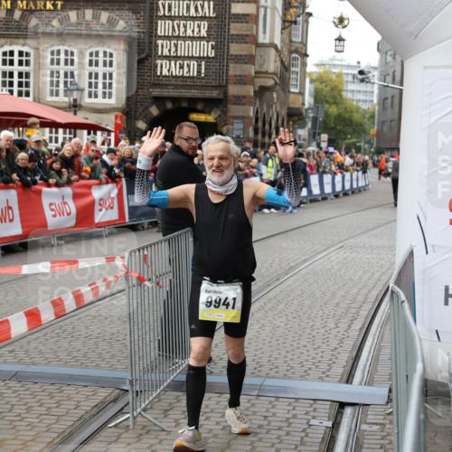 05.10.2025 - 20. swb-Marathon Bremen Yannick Fuchs http://msf.ph/oto/9263877 05.10.2025 11:26:39 Ziel 9941 meine-sportfotos.de