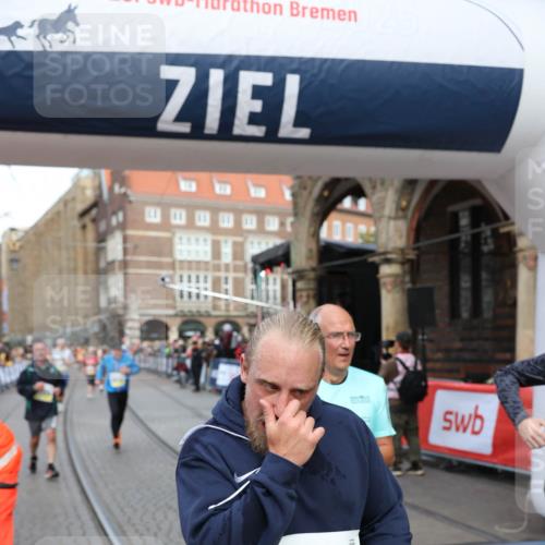 05.10.2025 - 20. swb-Marathon Bremen Yannick Fuchs http://msf.ph/oto/9263882 05.10.2025 10:50:15 Ziel 9485, 9645, 9676, 9787, 10246, 10868, 11104, 11208, 11288, 11295, 11621 meine-sportfotos.de