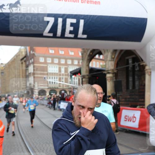 05.10.2025 - 20. swb-Marathon Bremen Yannick Fuchs http://msf.ph/oto/9263889 05.10.2025 10:50:15 Ziel 9485, 9645, 9676, 9787, 10246, 10868, 11104, 11208, 11288, 11295, 11621 meine-sportfotos.de
