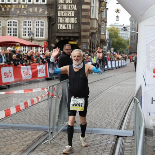 05.10.2025 - 20. swb-Marathon Bremen Yannick Fuchs http://msf.ph/oto/9263890 05.10.2025 11:26:39 Ziel 9941 meine-sportfotos.de