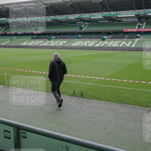05.10.2025 - 20. swb-Marathon Bremen Michael Burmester http://msf.ph/oto/9263894 05.10.2025 11:53:50 Laufen im Stadion 408 meine-sportfotos.de