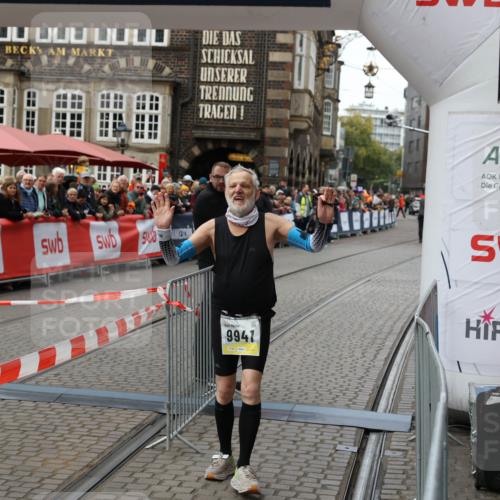 05.10.2025 - 20. swb-Marathon Bremen Yannick Fuchs http://msf.ph/oto/9263895 05.10.2025 11:26:39 Ziel 9941 meine-sportfotos.de
