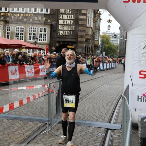 05.10.2025 - 20. swb-Marathon Bremen Yannick Fuchs http://msf.ph/oto/9263898 05.10.2025 11:26:39 Ziel 9941 meine-sportfotos.de