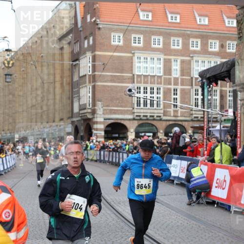 05.10.2025 - 20. swb-Marathon Bremen Yannick Fuchs http://msf.ph/oto/9263930 05.10.2025 10:50:16 Ziel 9485, 9645, 9689, 9787, 10246, 11104, 11208, 11288, 11295, 11621 meine-sportfotos.de