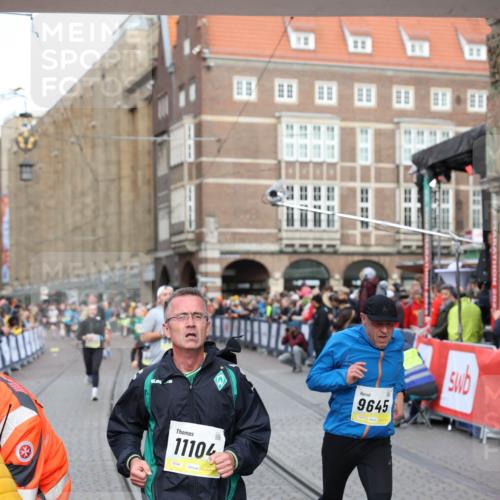 05.10.2025 - 20. swb-Marathon Bremen Yannick Fuchs http://msf.ph/oto/9263937 05.10.2025 10:50:16 Ziel 9485, 9645, 9689, 9787, 10246, 11104, 11208, 11288, 11295, 11621 meine-sportfotos.de