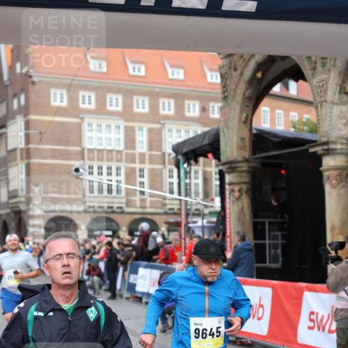 05.10.2025 - 20. swb-Marathon Bremen Yannick Fuchs http://msf.ph/oto/9263963 05.10.2025 10:50:17 Ziel 9485, 9579, 9645, 9689, 9787, 10246, 10356, 11104, 11208, 11288, 11295, 11621 meine-sportfotos.de