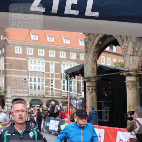 05.10.2025 - 20. swb-Marathon Bremen Yannick Fuchs http://msf.ph/oto/9263974 05.10.2025 10:50:17 Ziel 9485, 9579, 9645, 9689, 9787, 10246, 10356, 11104, 11208, 11288, 11295, 11621 meine-sportfotos.de