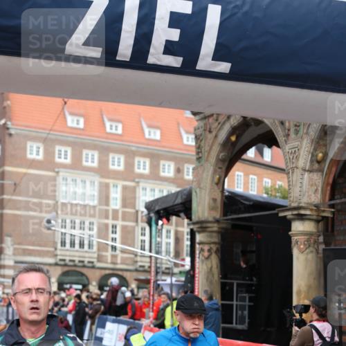 05.10.2025 - 20. swb-Marathon Bremen Yannick Fuchs http://msf.ph/oto/9263986 05.10.2025 10:50:17 Ziel 9485, 9579, 9645, 9689, 9787, 10246, 10356, 11104, 11208, 11288, 11295, 11621 meine-sportfotos.de