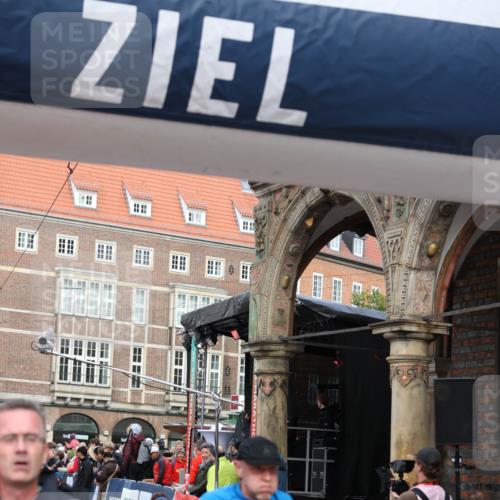 05.10.2025 - 20. swb-Marathon Bremen Yannick Fuchs http://msf.ph/oto/9263994 05.10.2025 10:50:17 Ziel 9485, 9579, 9645, 9689, 9787, 10246, 10356, 11104, 11208, 11288, 11295, 11621 meine-sportfotos.de