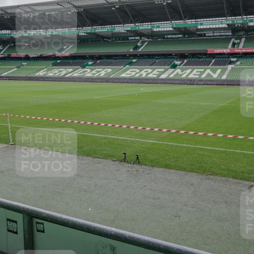 05.10.2025 - 20. swb-Marathon Bremen Michael Burmester http://msf.ph/oto/9263996 05.10.2025 11:54:28 Laufen im Stadion  meine-sportfotos.de