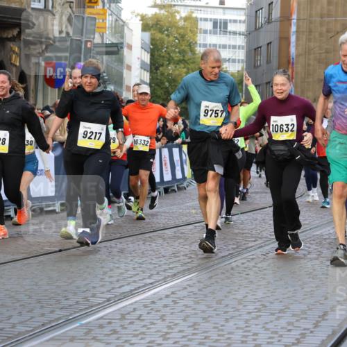 05.10.2025 - 20. swb-Marathon Bremen Strokosch-Dieckow http://msf.ph/oto/9264000 05.10.2025 11:07:17 Ziel 7779, 9180, 9217, 9334, 9628, 9702, 9757, 10286, 10330, 10332, 10582, 10632, 10824, 10836, 10902, 11122, 11258, 11329, 11477 meine-sportfotos.de