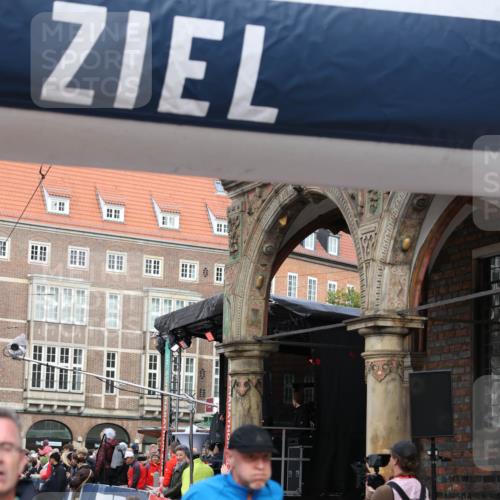 05.10.2025 - 20. swb-Marathon Bremen Yannick Fuchs http://msf.ph/oto/9264005 05.10.2025 10:50:17 Ziel 9485, 9579, 9645, 9689, 9787, 10246, 10356, 11104, 11208, 11288, 11295, 11621 meine-sportfotos.de