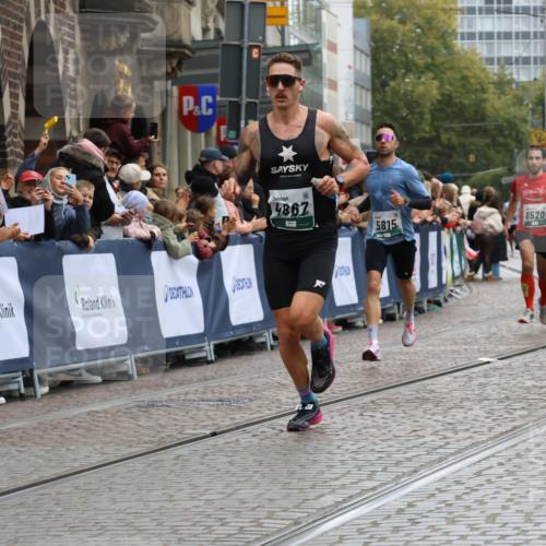 05.10.2025 - 20. swb-Marathon Bremen Strokosch-Dieckow http://msf.ph/oto/9264027 05.10.2025 12:58:44 Ziel 4867, 5815, 7668, 7764, 8275, 8520, 8593 meine-sportfotos.de