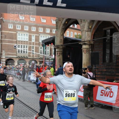05.10.2025 - 20. swb-Marathon Bremen Yannick Fuchs http://msf.ph/oto/9264044 05.10.2025 10:50:20 Ziel 9485, 9579, 9645, 9689, 9787, 10022, 10246, 10356, 10400, 11104, 11208, 11288, 11295 meine-sportfotos.de