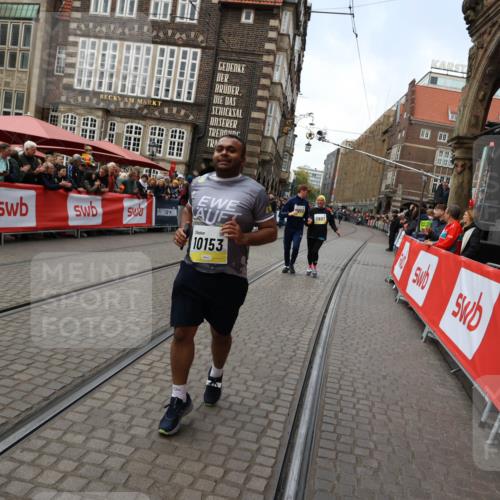 05.10.2025 - 20. swb-Marathon Bremen Yannick Fuchs http://msf.ph/oto/9264053 05.10.2025 11:26:58 Ziel 10153 meine-sportfotos.de