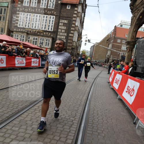 05.10.2025 - 20. swb-Marathon Bremen Yannick Fuchs http://msf.ph/oto/9264060 05.10.2025 11:26:58 Ziel 10153 meine-sportfotos.de