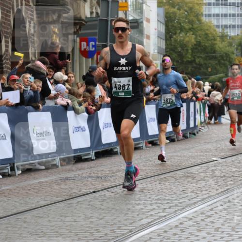05.10.2025 - 20. swb-Marathon Bremen Strokosch-Dieckow http://msf.ph/oto/9264062 05.10.2025 12:58:44 Ziel 4867, 5815, 7668, 7764, 8275, 8520, 8593 meine-sportfotos.de