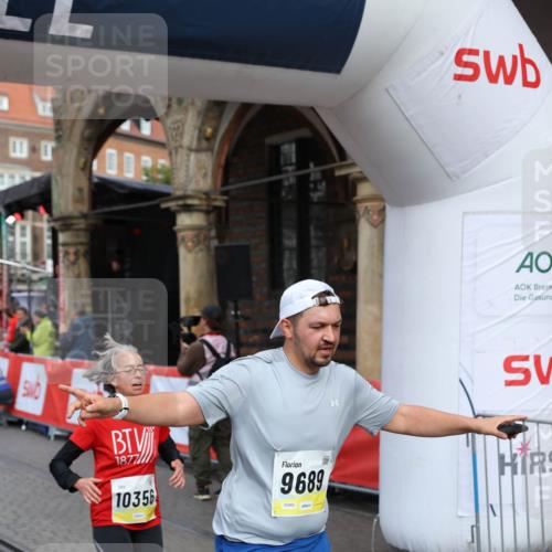 05.10.2025 - 20. swb-Marathon Bremen Yannick Fuchs http://msf.ph/oto/9264063 05.10.2025 10:50:20 Ziel 9485, 9579, 9645, 9689, 9787, 10022, 10246, 10356, 10400, 11104, 11208, 11288, 11295 meine-sportfotos.de
