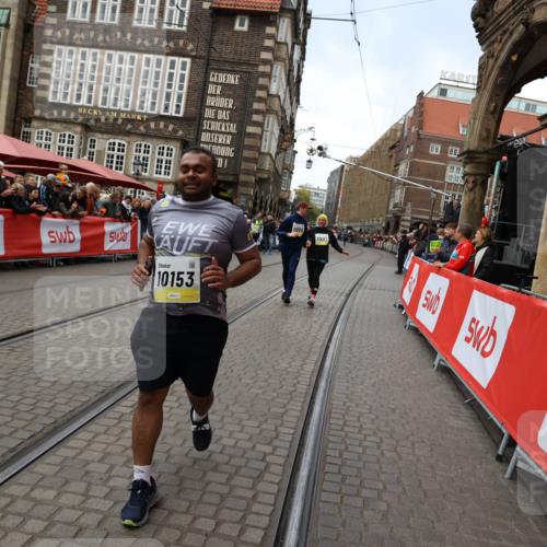 05.10.2025 - 20. swb-Marathon Bremen Yannick Fuchs http://msf.ph/oto/9264072 05.10.2025 11:26:58 Ziel 10153 meine-sportfotos.de