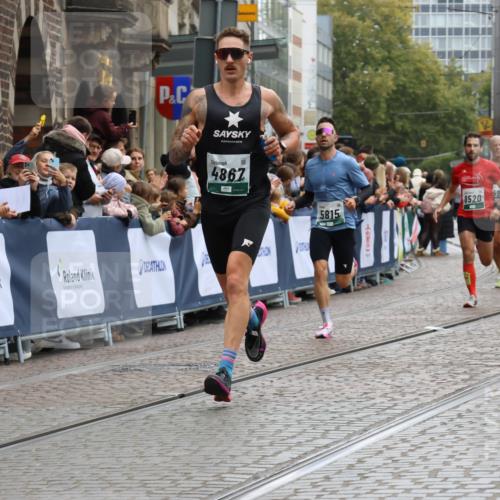 05.10.2025 - 20. swb-Marathon Bremen Strokosch-Dieckow http://msf.ph/oto/9264083 05.10.2025 12:58:44 Ziel 4867, 5815, 7668, 7764, 8275, 8520, 8593 meine-sportfotos.de