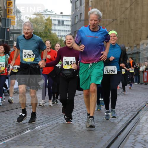 05.10.2025 - 20. swb-Marathon Bremen Strokosch-Dieckow http://msf.ph/oto/9264098 05.10.2025 11:07:18 Ziel 7779, 9180, 9217, 9334, 9628, 9757, 10286, 10330, 10332, 10582, 10632, 10824, 10836, 10902, 11122, 11258, 11329, 11477 meine-sportfotos.de