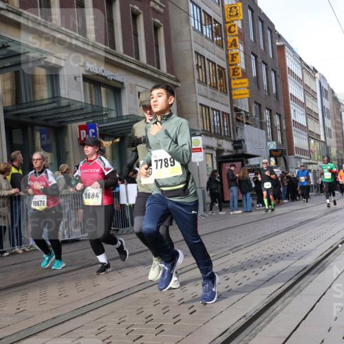 05.10.2025 - 20. swb-Marathon Bremen Strokosch-Dieckow http://msf.ph/oto/9264115 05.10.2025 11:03:59 Ziel 7789, 8111, 9275, 9448, 9537, 9610, 9684, 10098, 10278, 10439, 10483, 10678, 10853, 11001, 11044, 11077, 11102, 11200, 11611, 11685, 7789, 8111, 9275, 9448, 9537, 9610, 9684, 10098, 10278, 10439, 10483, 10678, 10853, 11001, 11044, 11077, 11102, 11200, 11611, 11685 meine-sportfotos.de