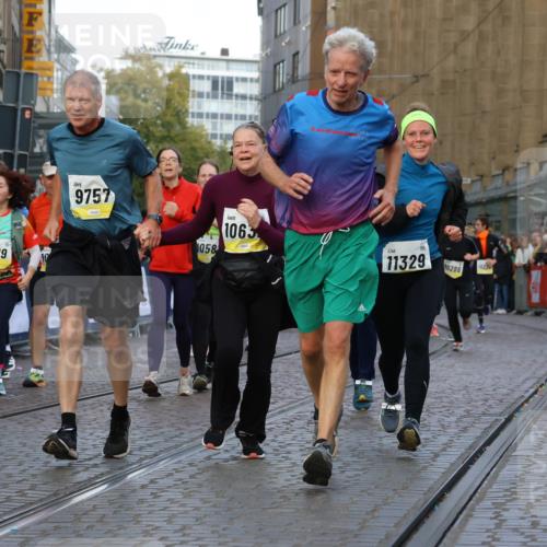 05.10.2025 - 20. swb-Marathon Bremen Strokosch-Dieckow http://msf.ph/oto/9264134 05.10.2025 11:07:18 Ziel 7779, 9180, 9217, 9334, 9628, 9757, 10286, 10330, 10332, 10582, 10632, 10824, 10836, 10902, 11122, 11258, 11329, 11477 meine-sportfotos.de