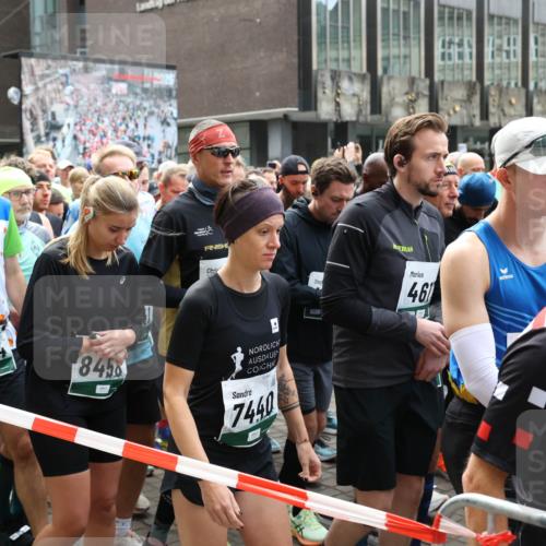 05.10.2025 - 20. swb-Marathon Bremen Yannick Fuchs http://msf.ph/oto/9264136 05.10.2025 11:30:48 Ziel 9629 meine-sportfotos.de