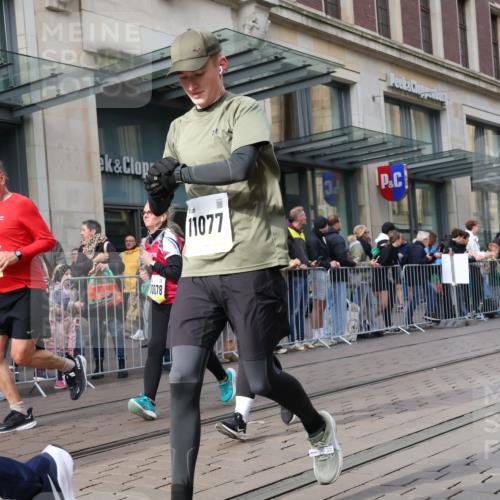 05.10.2025 - 20. swb-Marathon Bremen Strokosch-Dieckow http://msf.ph/oto/9264140 05.10.2025 11:04:00 Ziel 7789, 8111, 9448, 9537, 9610, 9684, 10098, 10278, 10439, 10483, 10678, 10853, 10956, 11001, 11044, 11077, 11102, 11200, 11685, 11704, 7789, 8111, 9448, 9537, 9610, 9684, 10098, 10278, 10439, 10483, 10678, 10853, 10956, 11001, 11044, 11077, 11102, 11200, 11685 meine-sportfotos.de