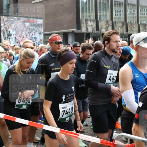05.10.2025 - 20. swb-Marathon Bremen Yannick Fuchs http://msf.ph/oto/9264148 05.10.2025 11:30:48 Ziel 9629 meine-sportfotos.de