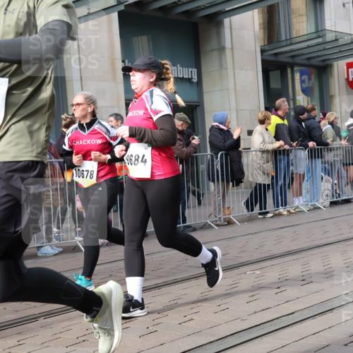 05.10.2025 - 20. swb-Marathon Bremen Strokosch-Dieckow http://msf.ph/oto/9264157 05.10.2025 11:04:00 Ziel 7789, 8111, 9448, 9537, 9610, 9684, 10098, 10278, 10439, 10483, 10678, 10853, 10956, 11001, 11044, 11077, 11102, 11200, 11685, 11704, 7789, 8111, 9448, 9537, 9610, 9684, 10098, 10278, 10439, 10483, 10678, 10853, 10956, 11001, 11044, 11077, 11102, 11200, 11685 meine-sportfotos.de