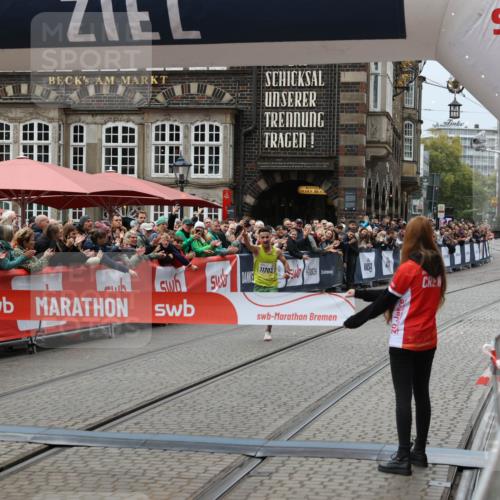 05.10.2025 - 20. swb-Marathon Bremen Yannick Fuchs http://msf.ph/oto/9264170 05.10.2025 12:04:41 Ziel 11703 meine-sportfotos.de