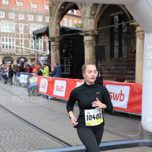 05.10.2025 - 20. swb-Marathon Bremen Yannick Fuchs http://msf.ph/oto/9264174 05.10.2025 10:50:22 Ziel 9579, 9645, 9689, 10022, 10356, 10400, 10443, 11104 meine-sportfotos.de