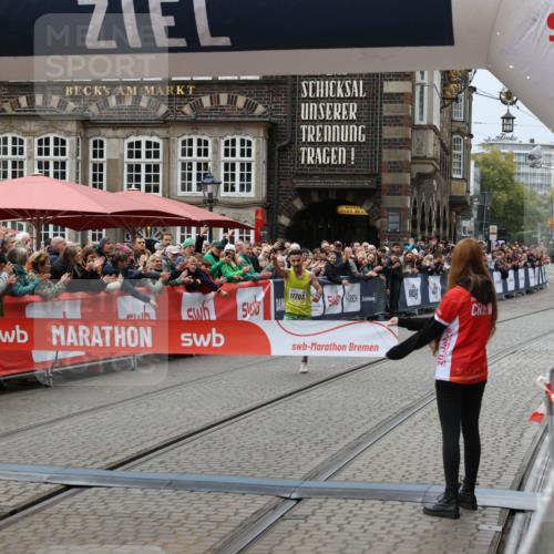 05.10.2025 - 20. swb-Marathon Bremen Yannick Fuchs http://msf.ph/oto/9264175 05.10.2025 12:04:41 Ziel 11703 meine-sportfotos.de