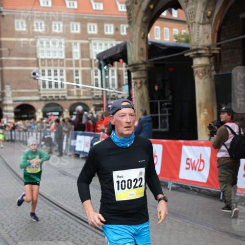 05.10.2025 - 20. swb-Marathon Bremen Yannick Fuchs http://msf.ph/oto/9264192 05.10.2025 10:50:23 Ziel 9579, 9645, 9689, 10022, 10356, 10400, 10443, 11104 meine-sportfotos.de
